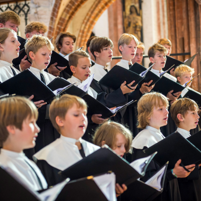 Vier Knabenchöre, Klavier und Orchester - Benefizkonzert | MuK Ticketshop
